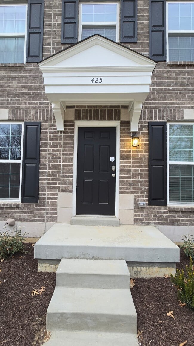 Building Photo - 425 Sunset Hollow Drive