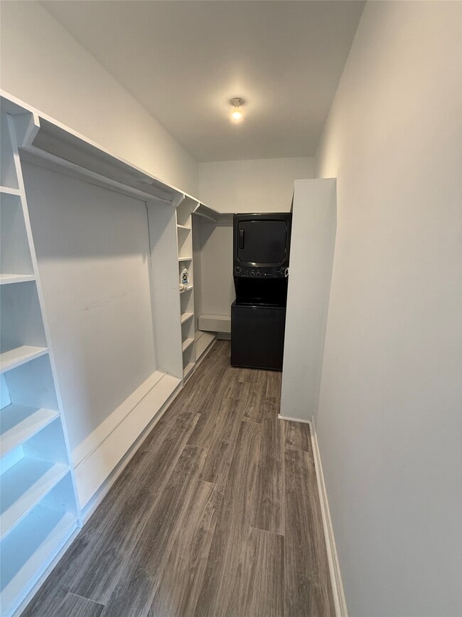 Building Photo - 618 E 16th St