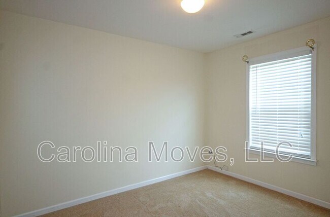 Building Photo - 500 Cliffview Ct