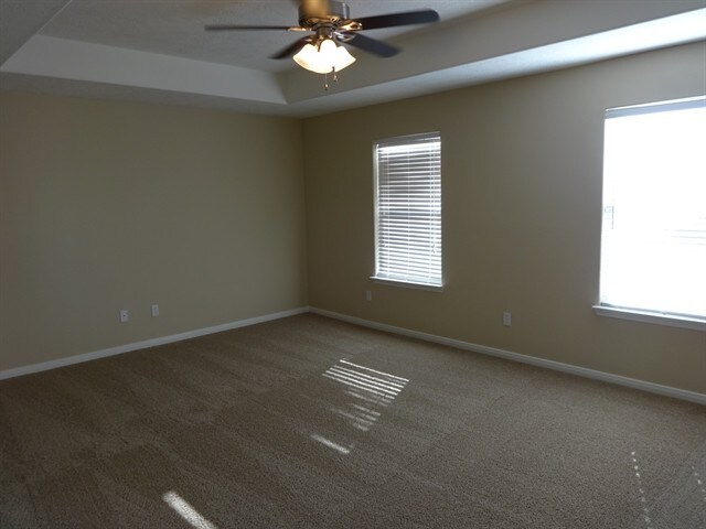 Building Photo - 9116 Dolphin Cir