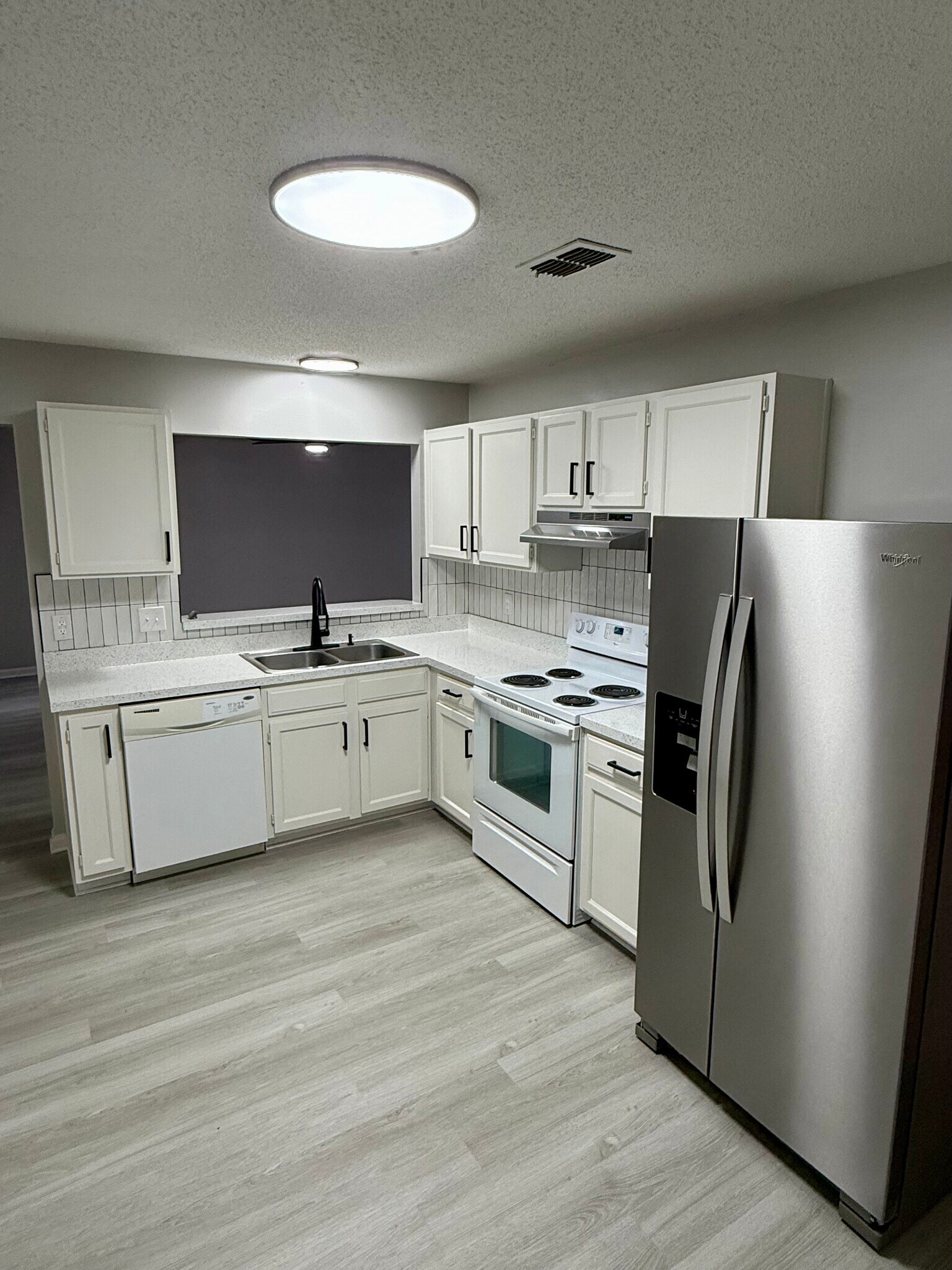 Building Photo - 4084 Stillwood Dr