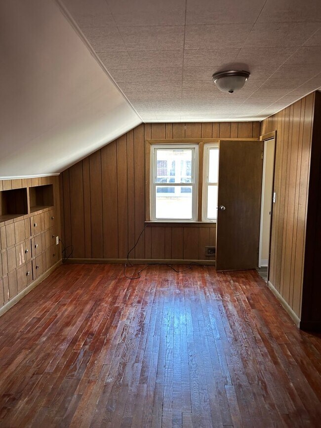 Building Photo - Brick 4 Bedrooms house is South Euclid With 2 Cars Detached Garage for Rent