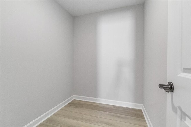 Building Photo - 536 Cresentry Brook