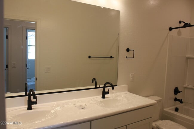 Building Photo - 2628 S Voyager Dr