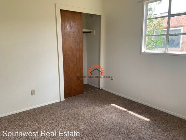 Building Photo - 3 br, 1 bath House - 217 W. Manana Blvd.