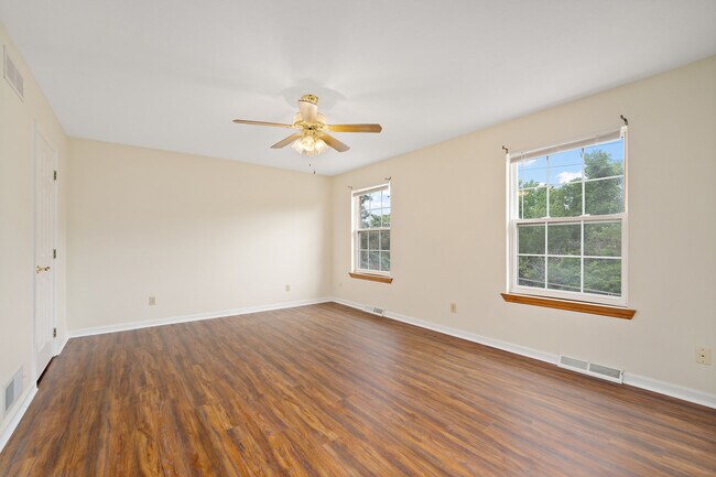 Master Bedroom - 1008 Middletown Rd