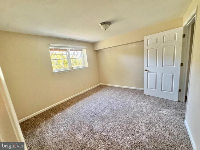 Building Photo - 704 Stafford Glen Ct