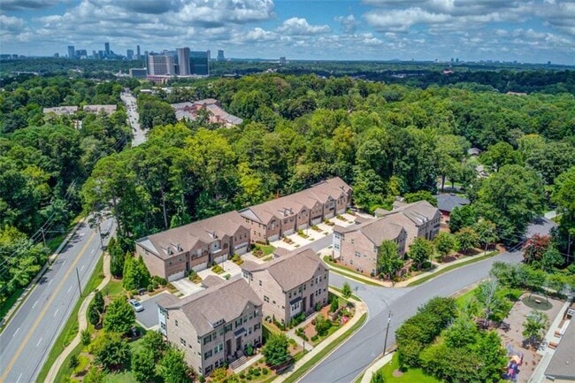 Building Photo - 1450 Edgebrook Ct NE