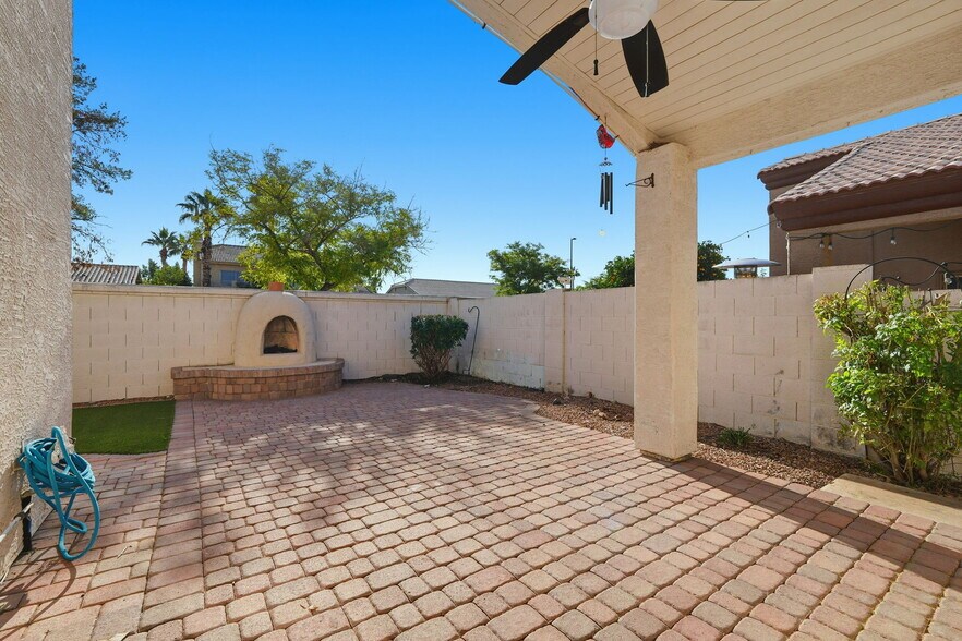 Building Photo - 2059 E Huron Ct