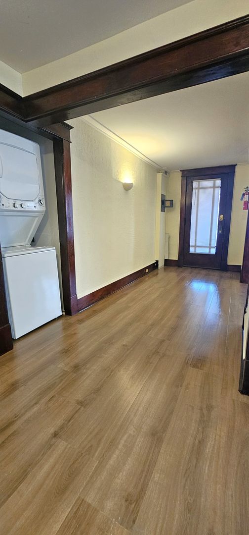 Building Photo - 135 N Champlain St