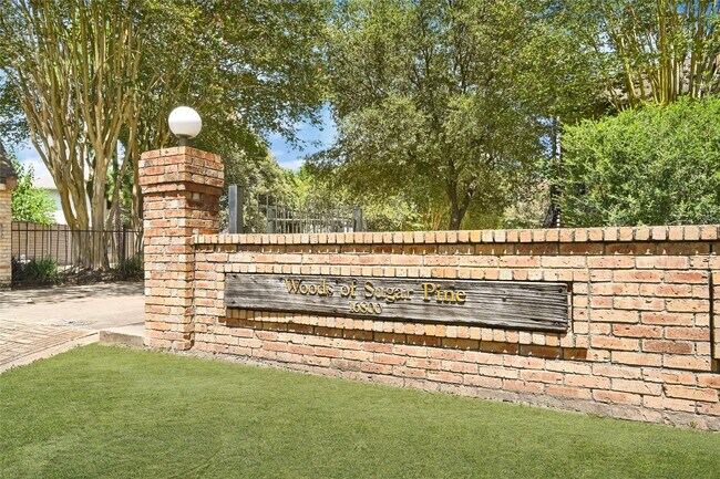 Building Photo - 16800 Sugar Pine Dr