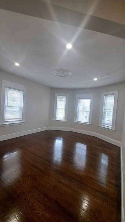 Building Photo - 7 Samoset St