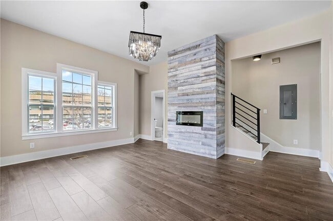 Building Photo - 852 Washington St SW