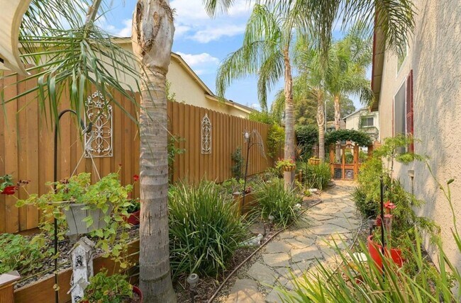 Building Photo - Beautiful Antelope Home with Private Pool | Available July 1st | $3,350/mo