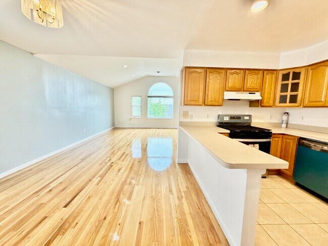 Building Photo - 318 Linden Ave