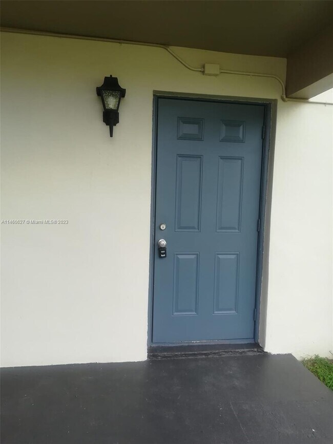 Building Photo - 8060 Fairview Dr