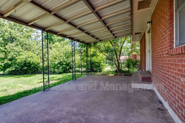 Building Photo - 3516 Mt Pleasant Dr