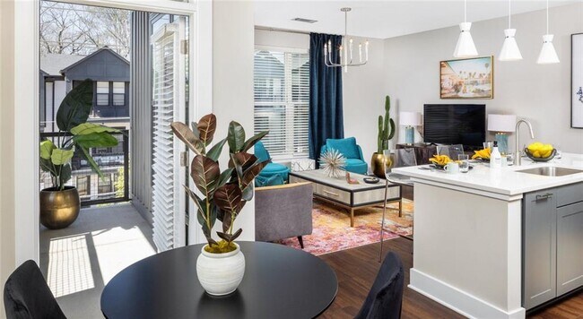 Building Photo - 105 Rogers St NE