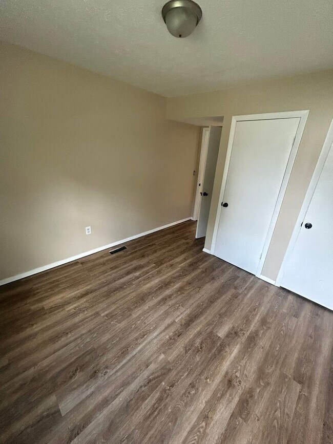 Building Photo - 321 S McKinley Ave