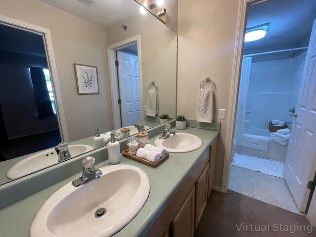 Building Photo - I Bedroom 1 Bath Apartment on Lake Taneycomo in Branson , MO