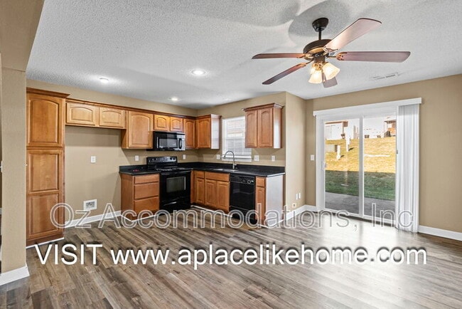 Building Photo - 803 SW Imperial Ln