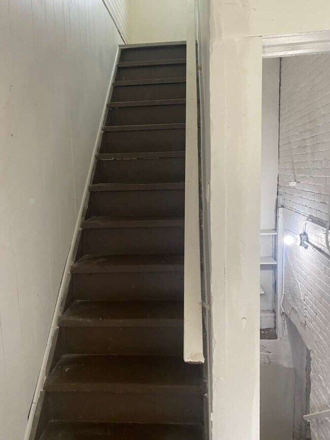 Building Photo - 3540 W 61st St