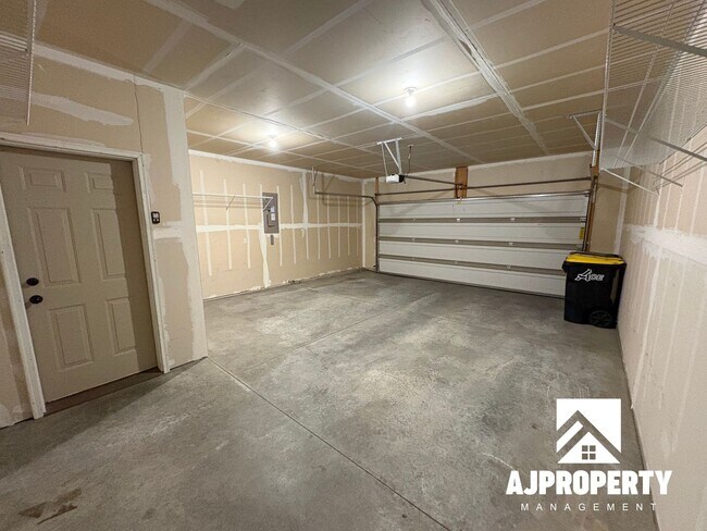 Building Photo - 9402 W Broek Dr