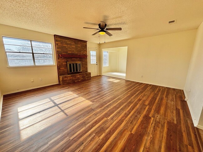 Building Photo - Freshly Remodeled 3 Bedroom 2 Bathroom Home in Frenship ISD