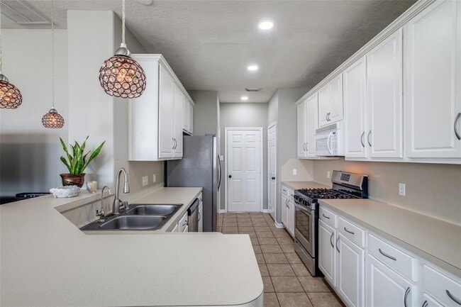 Building Photo - 71 Summerhaze Cir