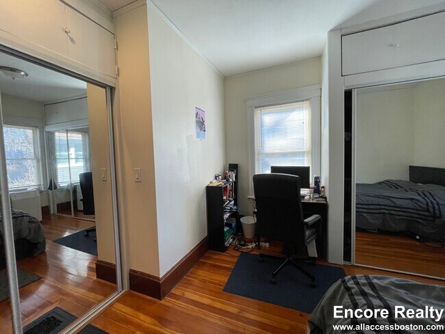 Building Photo - 56 Hobson St