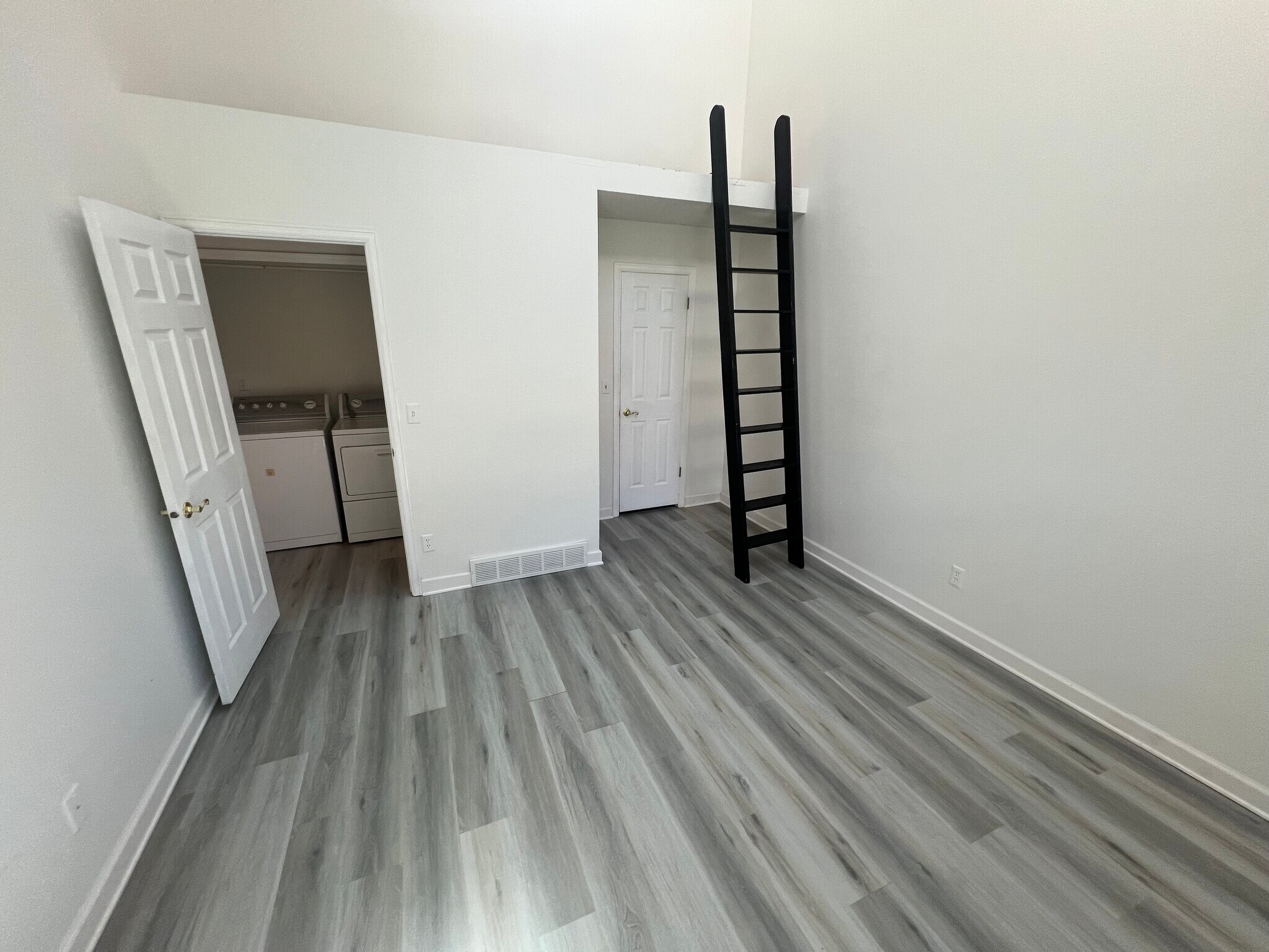 Building Photo - 7872 Brandy Cir