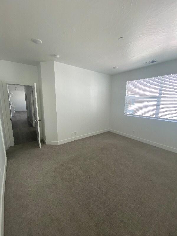 Building Photo - 5801 S Garnet Dr