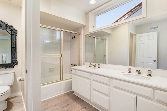 Building Photo - 369 Avenida Granada St