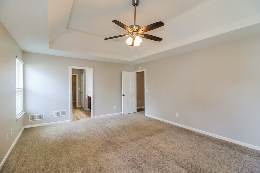 Building Photo - 5884 Bluegrass View