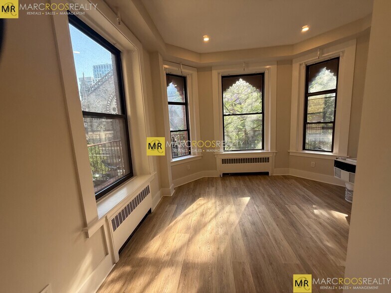 Primary Photo - 271 Dartmouth St