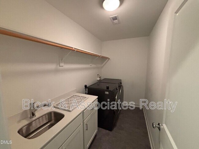 Building Photo - 5710 Parker Pnes Ct