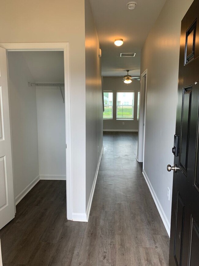 Building Photo - Pre-Lease This Stunning 3 Bed, 2.5 Bath Home in Tucker Farms