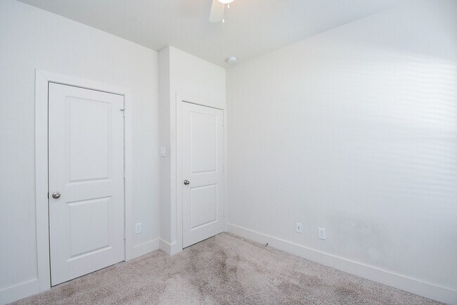Building Photo - 6031 Cypress St