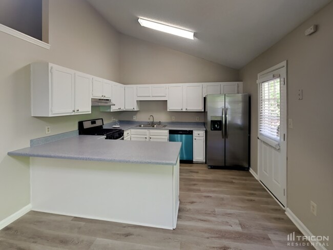 Building Photo - 65 Brentwood Dr