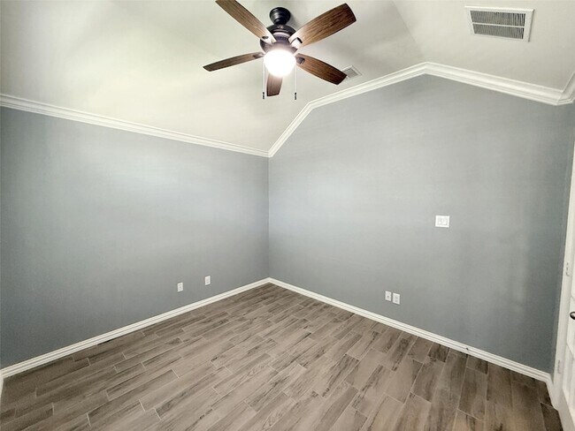 Building Photo - 6111 Gloucester Dr