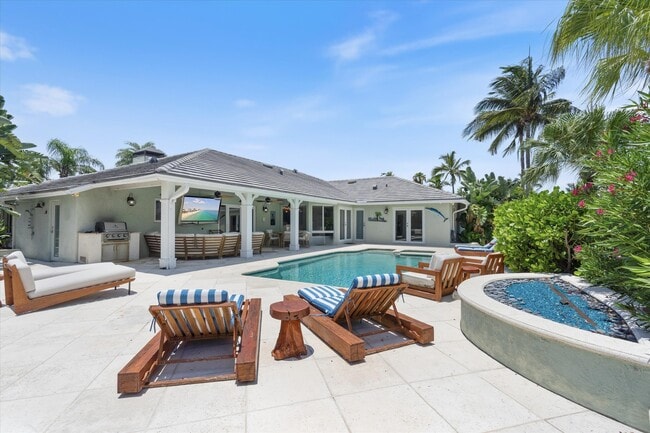 Building Photo - 830 NE Boca Bay Colony Dr