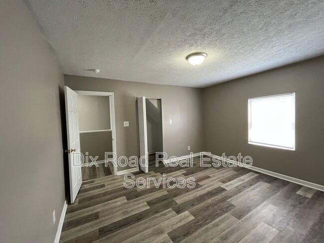 Building Photo - 715 Lorain Ave