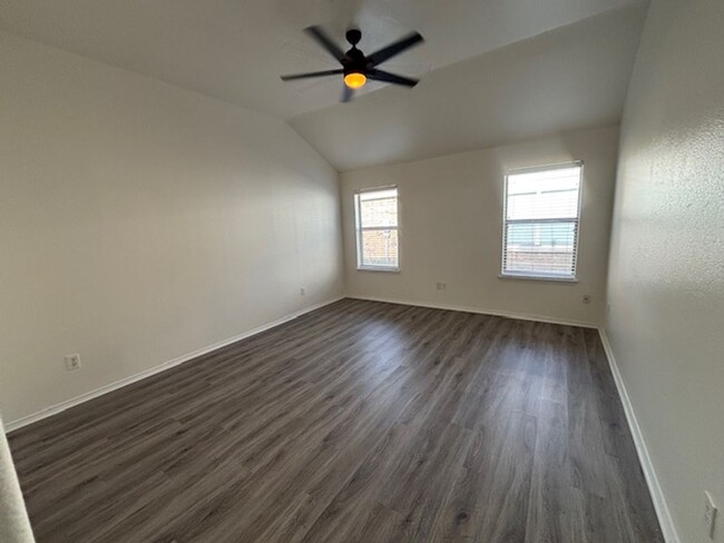 Building Photo - Cute 3 bedroom