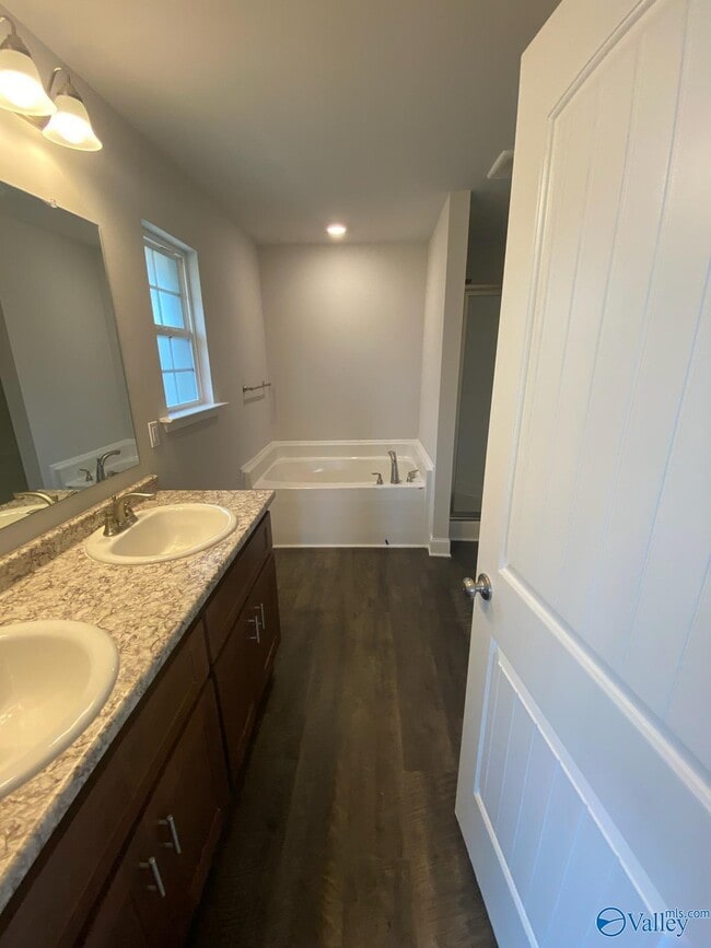 Building Photo - 213 Alonzo Toney Dr