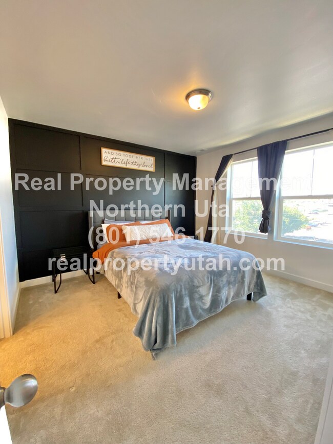 Building Photo - 3 Bed 3.5 Bath Layton Townhome Coming Soon!
