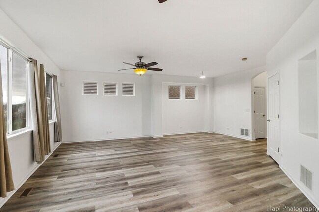 Building Photo - 176 S Cornerstone Dr