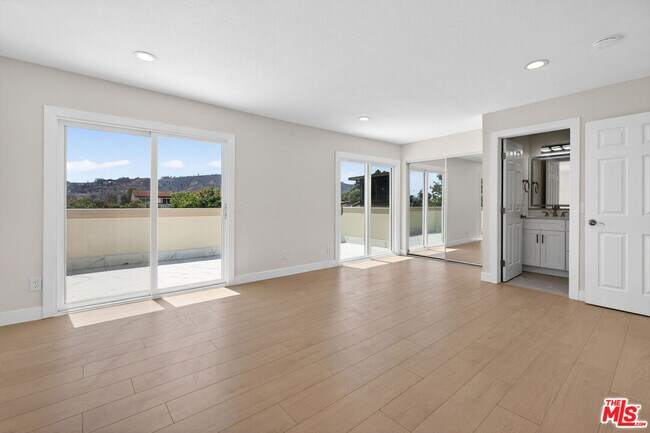 Building Photo - 31076 Via San Vicente