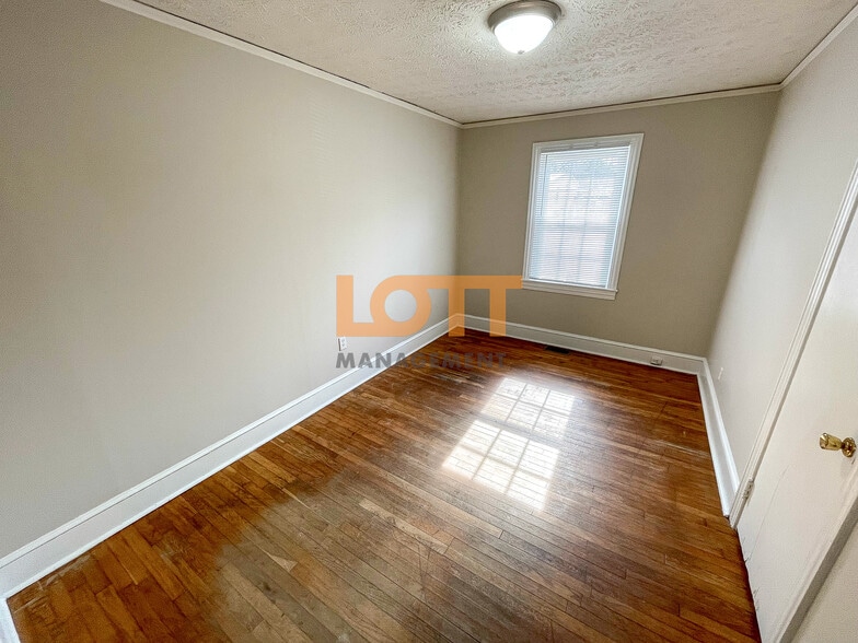 Building Photo - 206 Wilbanks St