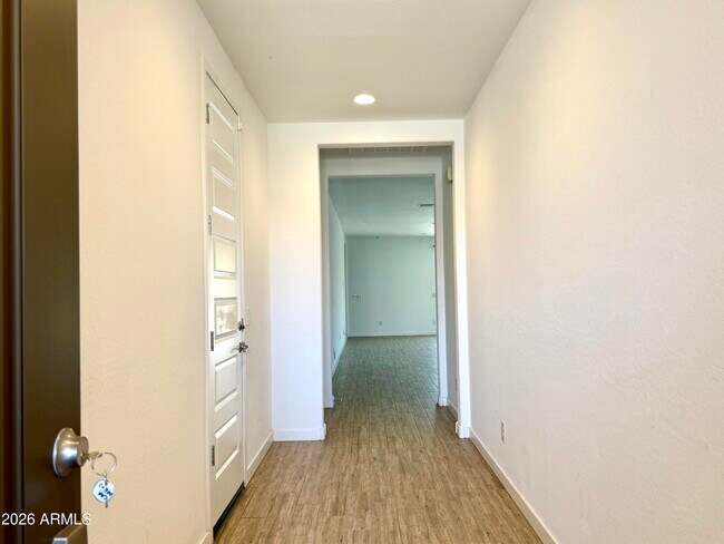 Building Photo - 1533 W Carmen St