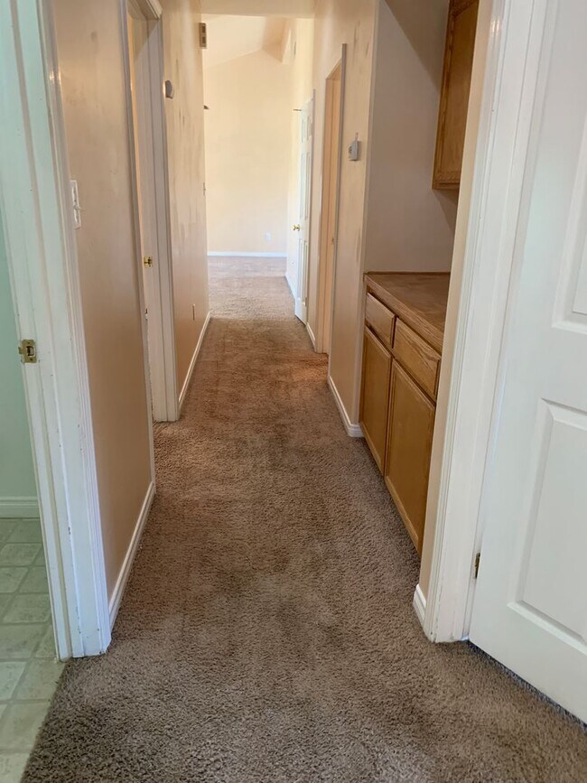 Building Photo - 5404 El Palacio Dr